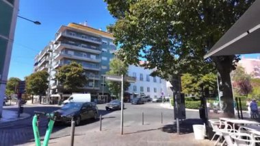 Lizbon sokakları ünlü yerlerde ziyaretçilerle canlanıyor.