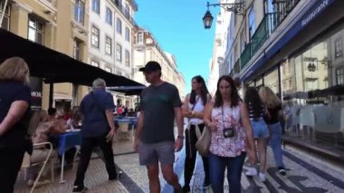 Lizbon sokakları turistlerle dolu.