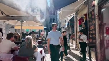 Sokaklar ve turistik etkinliklerin yer aldığı Lizbon 'un popüler etkinlikleri.