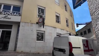 Lizbon sokaklarını çeken videolar, ünlü siteleri gezen ziyaretçilerle birlikte.