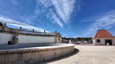 Lizbon manzaralı yol, manzaranın tadını çıkaran ziyaretçiler, ünlü cazibe