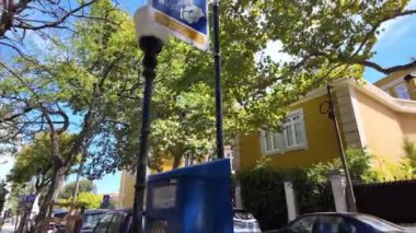 Klasik Lizbon yolu, turistler yürüyor, tarihi cazibe