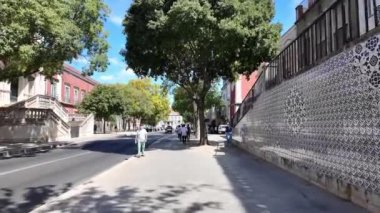 Lizbon 'un tarihi rotası, şehri keşfeden insanlar, çok sevilen bir yer.