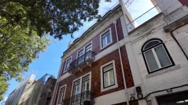 Meşhur Lizbon caddesi, ziyaretçi yürüyüşü, tarihi varış yeri