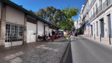 Lisbons pitoresk bit pazarı turistleri tarihi sokaklarına çekiyor.