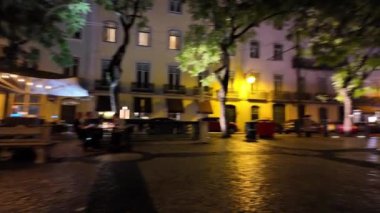 Geceleyin Lizbon, popüler yollar ve tarihi işaretler aydınlatıldı.