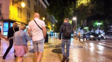 Lizbon 'da akşam, tarihi yerler gece keşfi için aydınlatıldı..