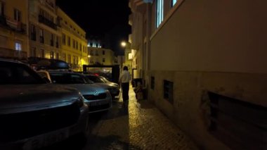 Lisbons tarihi caddelerinin gece keşfi, ziyaret edilen favori yerler.