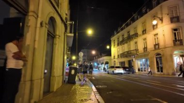 Portekiz 'in başkenti gece aydınlandı, kalabalık sevilen yerleri keşfediyor..