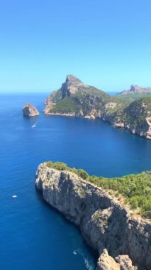 Mallorca, Balear Adaları 'ndaki Akdeniz' in çarpıcı panoramik manzarası.