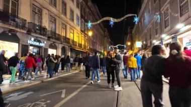 Lizbon 'da gece vakti Portekiz bayram kutlamalarıyla canlıydı..