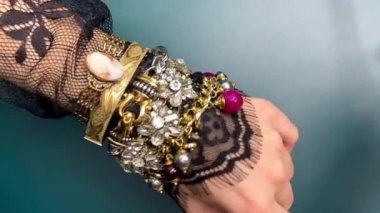 E-ticaret promosyonu için yaratıcı klasik bilezik tasarımı