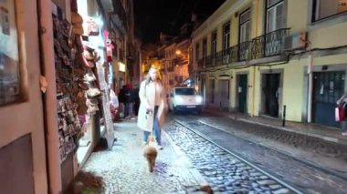 Gün batımından sonra Lisbons 'un ünlü mekanlarında dolaşmak. Lizbon, Portekiz