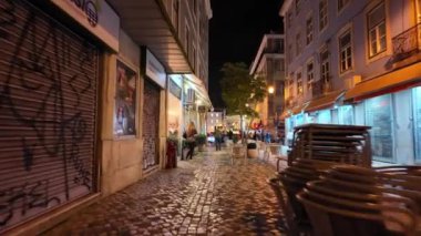 Akşam gezintisi Lisbons ikonik sitelerinde.