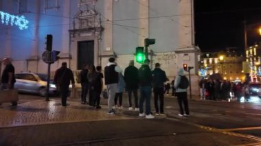 Lizbon 'da Noel parıltısı Akşam yürüyüşlerinde.