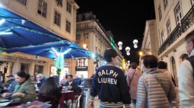 Lizbon 'da alacakaranlık, tatil dehalarıyla süslenmiş simgeler..