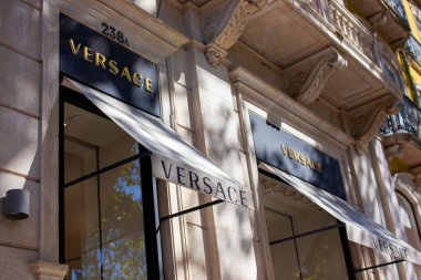 Lizbon 'daki Versace lüks butiği.