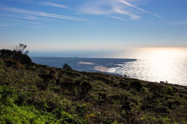 Bir dağın tepesinden Atlantik Okyanusu 'nun güzel manzarası