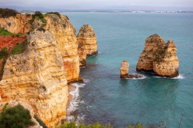 Lagos, Algarve, Portekiz 'deki Ponta da Piedade uçurumları