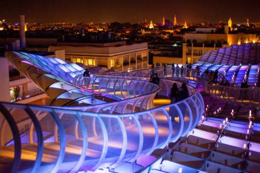 İspanya, Sevilla 'da Metropol Şemsiyesi üzerinde Alacakaranlık