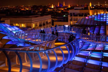 İspanya, Sevilla 'daki Metropol Şemsiyesi' nde Gece Vakti