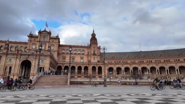 Plaza de Espana, Seville 'de gezinen turistler