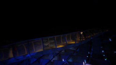 Metropol Şemsiyesi 'nin güzel mimarisi akşam ışıkları altında