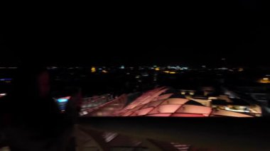 Metropol Şemsiyesi, Sevilla 'da büyülü bir gece ortamı