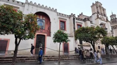 Sevilla 'nın eski caddeleri çok iyi korunmuş.