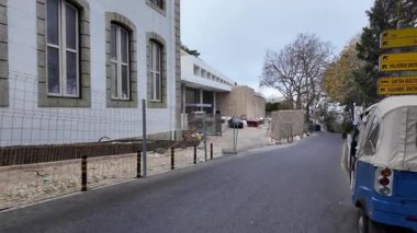 Sis kaplı Sintra, Portekiz seyahat içeriğinde sinematik bir yürüyüş