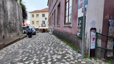 Sintra, Portekiz 'de bulutlu ve sisli bir gün, yürüyüş turu