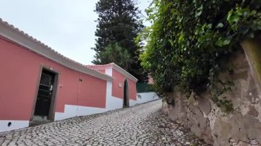 Yoğun siste Sintra 'da gezinen Portekiz seyahat içeriği