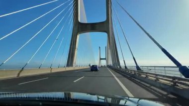 Bitmek bilmeyen yolculuk, bir arabadan yola çıkmak.