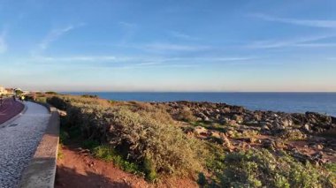 Cascais Portekiz manzaralı yol Atlantik seyahat görüntülerine bakıyor.