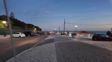 Cascais Portekiz sahil yolu sakin gece yolculuğu görüntüleri