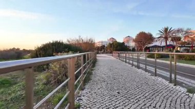 Cascais Portekiz 'in deniz kenarı cazibesi alacakaranlık yolculuğu görüntülerinde