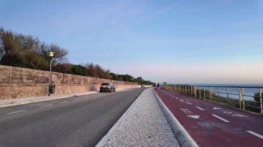 Cascais Portekiz 'de nefes kesici bir gün batımı seyahat filmi.