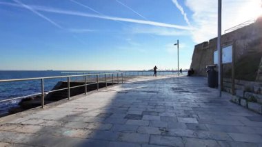Idyllic sahil kasabası Cascais Portekiz akşam videosu