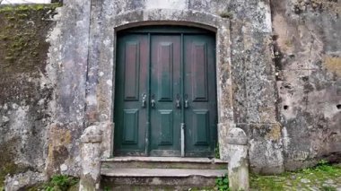 Sintra, Portekiz 'de sisli hava, sinematik seyahat fotoğrafları, Sintra gezisi, seyahat vizyonu.
