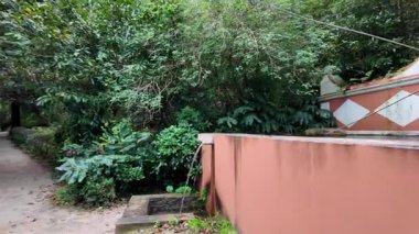 Biester Sarayı 'ndaki resim gibi manzara Sintra Portekiz doğa güzelliği