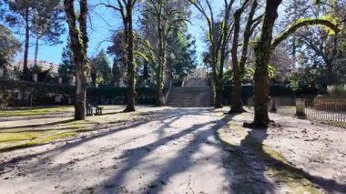 Coimbra Üniversitesi botanik bahçesinde manzara yürüyüşü, UNESCO sitesi, Portekiz, seyahat videosu