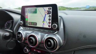 Açık yol deneyimi hareket halindeki bir aracın içinden kaydedildi