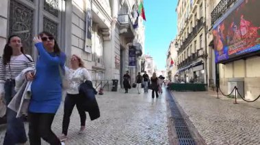 Gezginler Lizbon 'un çekiciliğini açık havada keşfettiler