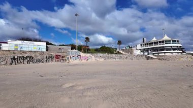 Avrupa 'da sahil yürüyüşü perspektifi okyanus manzaralı seyahat kavramı