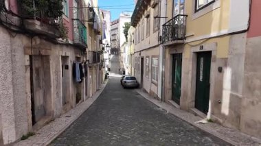 Lizbon sokakları güneş altında, yaz tatili