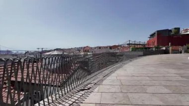 Tarihi Lizbon POV yürüyüşü, kaldırım taşı yolu, gün ışığı yolculuğu