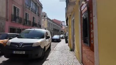 Şehir Lizbon Keşif Merkezi, güneşli sokak manzarası, seyahat fotoğrafı