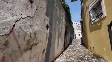 Çekici Avrupalı eski kasaba gezgin POV