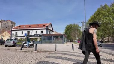 Mimari POV ile sokak yürüyüşü