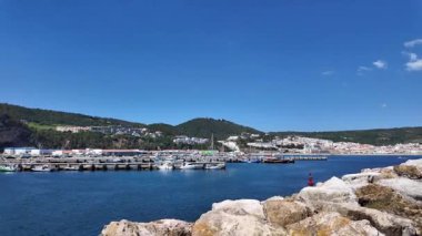 Portekiz şehri okyanuslarla, evlerle ve sıcacık havayla yürür.